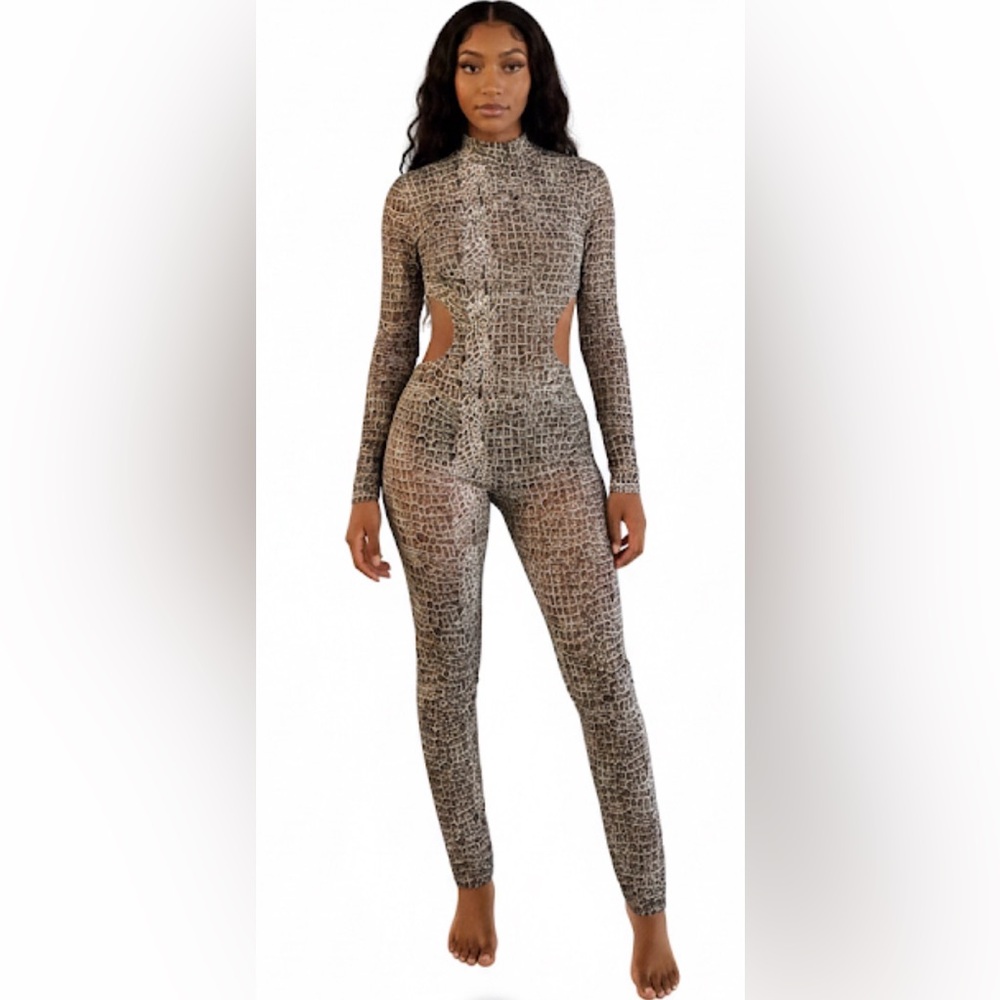 CBR Women's open Back Jumpsuit leopard‎ print Size L. NWT